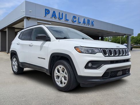 Used 2024 Jeep Compass Latitude AWD/4WD image 1