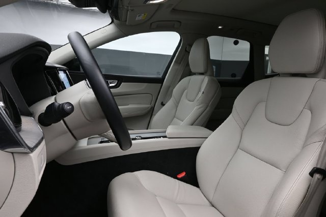 Used 2024 Volvo XC60 B5 Plus w/ Protection Package Premier AWD/4WD image 10