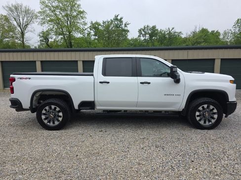 Used 2025 Chevrolet Silverado 2500 Custom w/ Custom Value Package AWD/4WD image 9