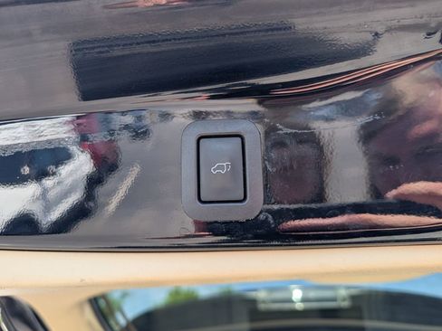 Used 2017 Toyota Highlander XLE AWD/4WD image 9