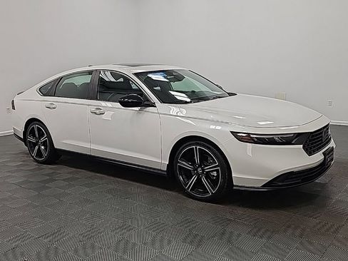Used 2023 Honda Accord Sport image 2