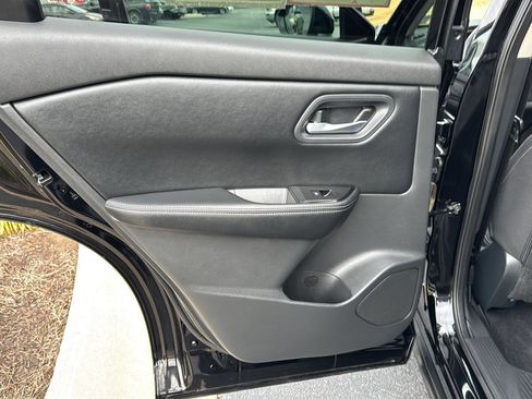 Used 2025 Nissan Rogue SV image 15