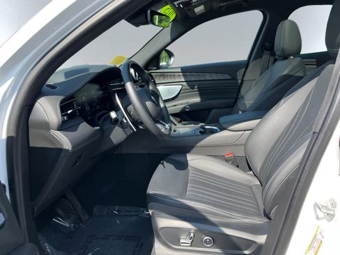 Used 2025 Maserati Grecale Modena image 6