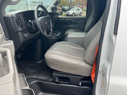 Used 2019 Chevrolet Express 2500 w/ Driver Convenience Package RWD image 9