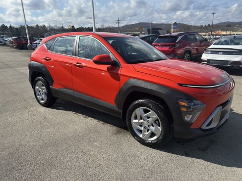 Used 2025 Hyundai Kona SE image 3