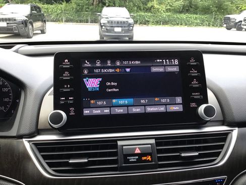 Used 2021 Honda Accord Touring image 16