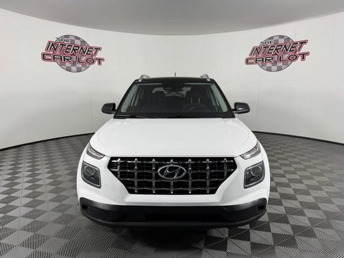 Used 2023 Hyundai Venue Limited w/ Cargo Package FWD image 2