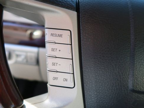 Used 2009 Lincoln MKZ Base image 17