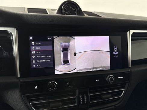 Certified 2023 Porsche Macan image 30