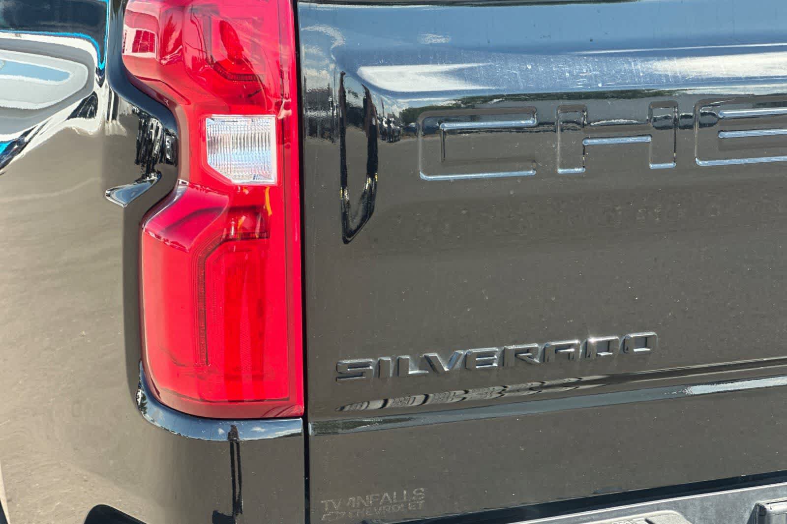 Used 2024 Chevrolet Silverado 1500 High Country w/ Midnight Edition AWD/4WD image 30
