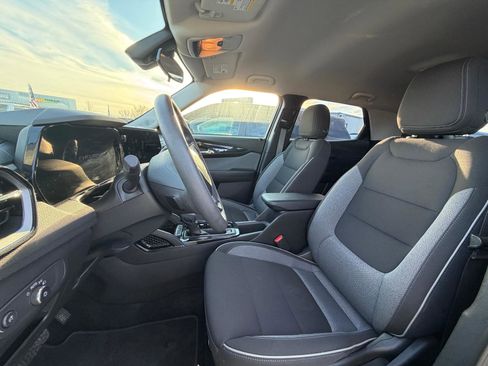 Used 2025 Chevrolet TrailBlazer LT w/ Driver Confidence Package image 8