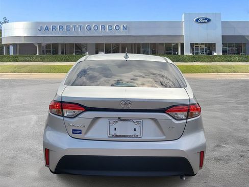 Used 2025 Toyota Corolla LE FWD image 4