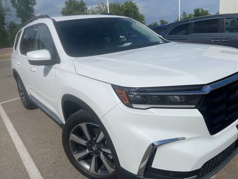 Certified 2023 Honda Pilot Elite image 2