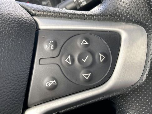 Used 2024 GMC Terrain SLE image 15