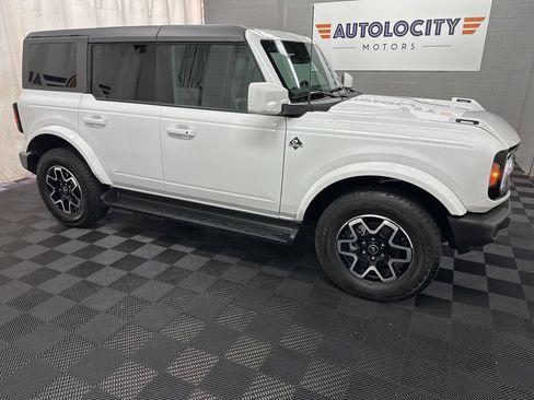 Used 2025 Ford Bronco Outer Banks AWD/4WD image 2