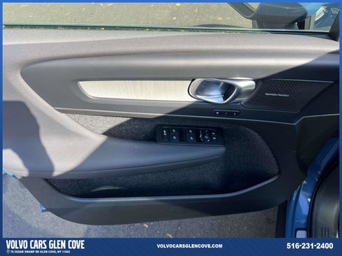 Used 2025 Volvo XC40 B5 Ultra w/ Climate Package image 15