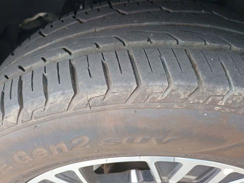 Used 2024 Jeep Wagoneer L Series II RWD image 5