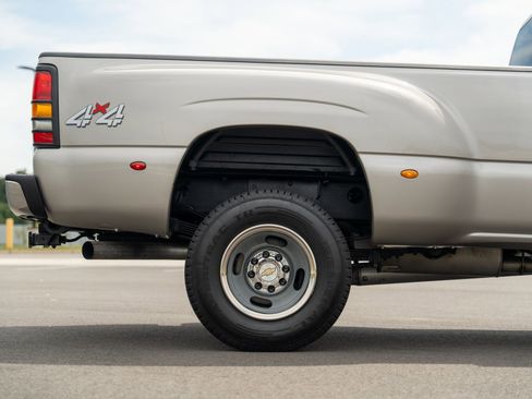 Used 2005 Chevrolet Silverado 3500 LT w/ Heavy-Duty Power Package image 13