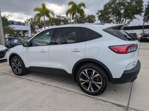 Used 2022 Ford Escape SE w/ SE Sport Appearance Package FWD image 11
