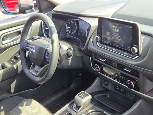 Used 2026 Nissan Rogue SV image 5