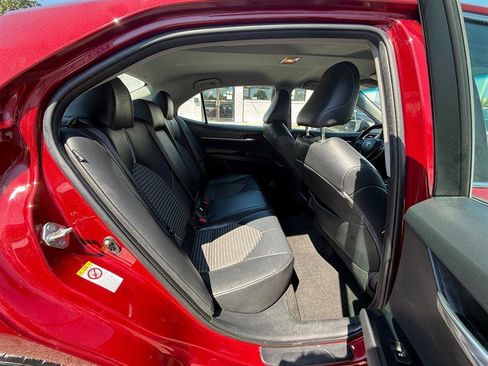 Used 2018 Toyota Camry SE FWD image 25