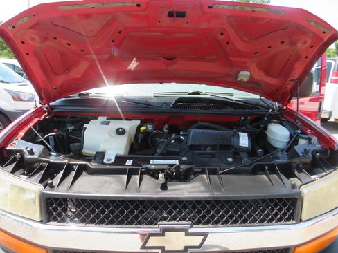 Used 2003 Chevrolet Express 2500 Passenger w/ LS Preferred Equipment Group RWD image 37