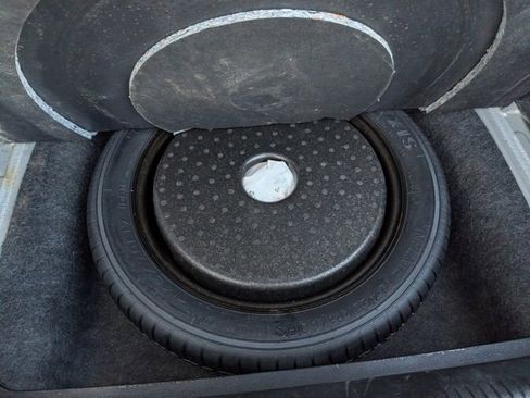 Used 2015 Chrysler 200 C w/ Navigation & Sound Group I image 22