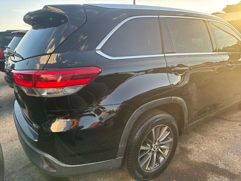 Used 2019 Toyota Highlander XLE FWD image 5