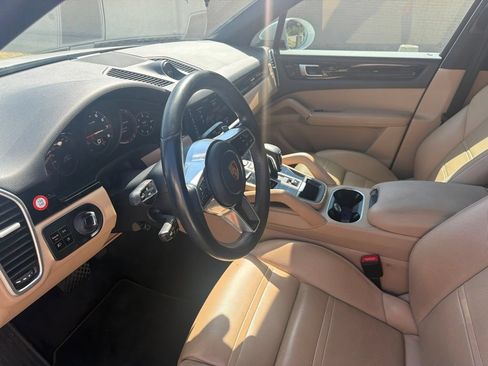 Used 2021 Porsche Cayenne AWD/4WD image 27