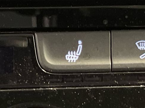 Certified 2024 Volkswagen Taos SE FWD image 26