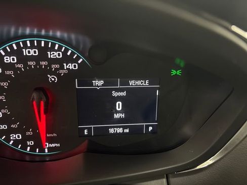 Used 2022 Chevrolet Trax LT w/ LT Convenience Package image 33