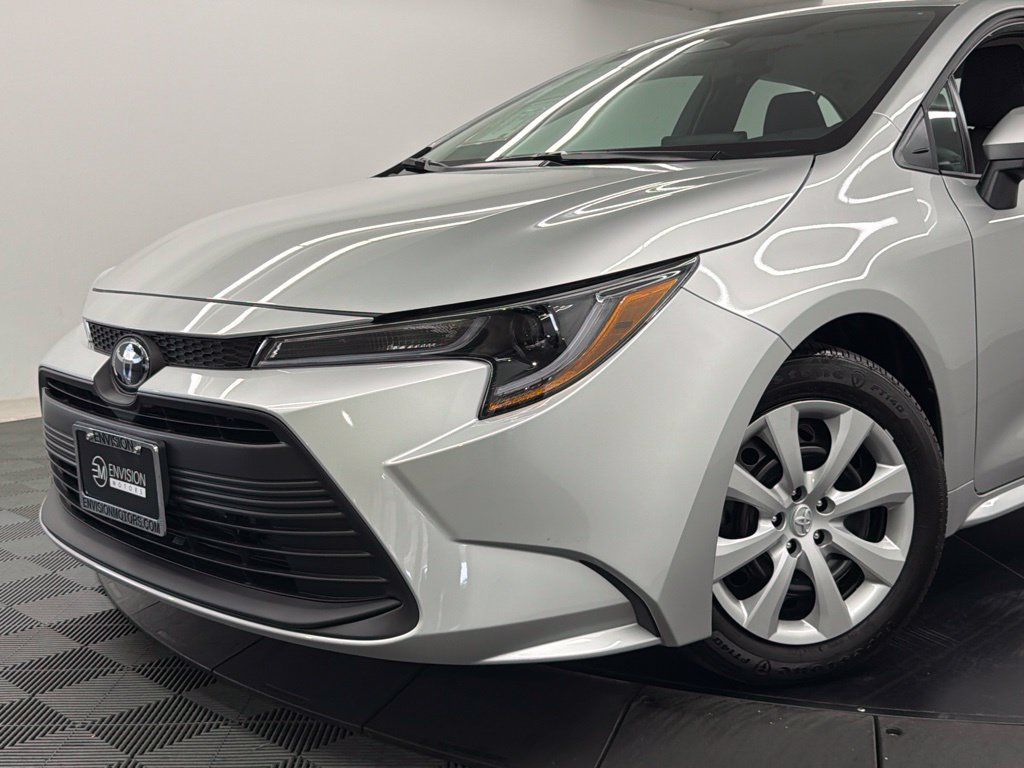 Certified 2026 Toyota Corolla LE FWD image 4