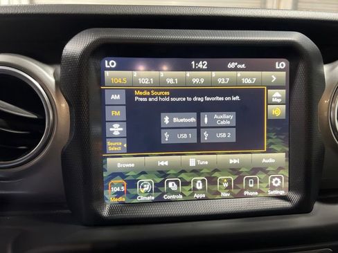 Used 2021 Jeep Wrangler Unlimited Sahara w/ Uconnect 4C Nav & Sound Group AWD/4WD image 36