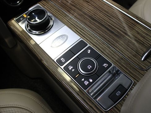 Used 2019 Land Rover Range Rover HSE image 22