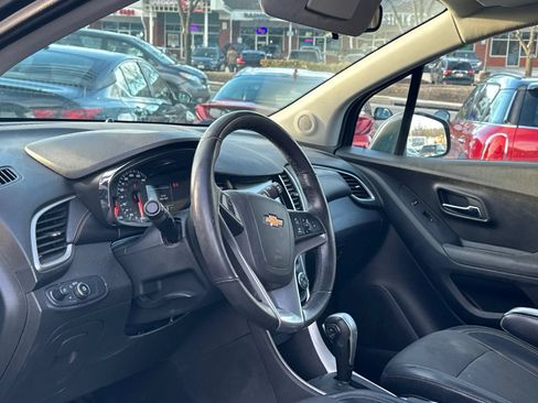 Used 2017 Chevrolet Trax LT w/ LT Convenience Package AWD/4WD image 14