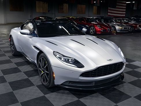 Used 2017 Aston Martin DB11 V12 image 20