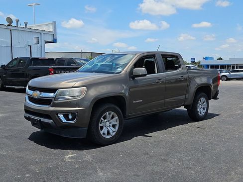 Used 2016 Chevrolet Colorado LT w/ LT Convenience Package RWD image 2