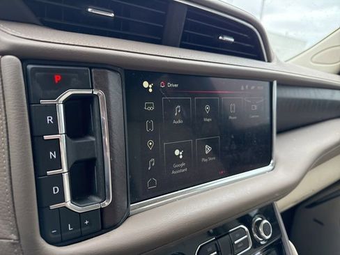 Used 2023 GMC Yukon Denali w/ Advanced Technology Package AWD/4WD image 21