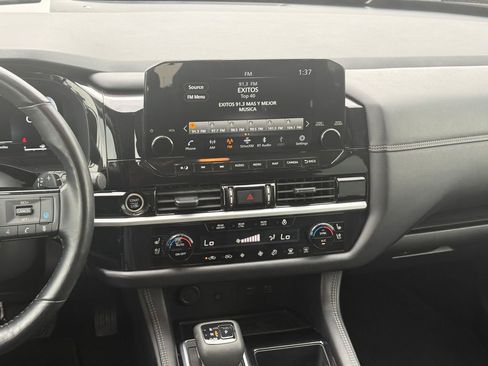 Used 2024 Nissan Pathfinder Platinum FWD image 17