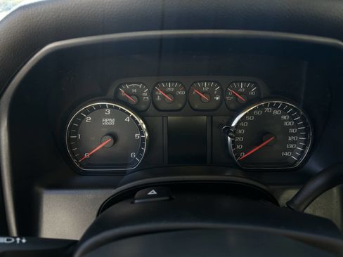 Used 2017 Chevrolet Silverado 1500 Custom w/ Custom Convenience Package image 9