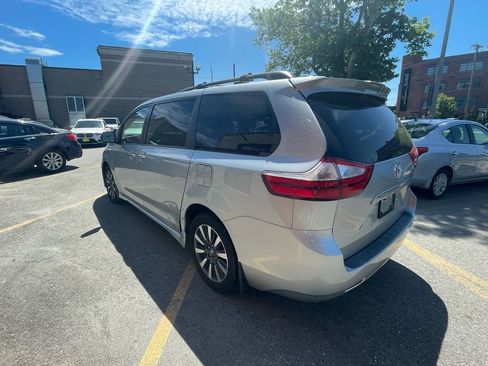 Used 2019 Toyota Sienna XLE w/ XLE Navigation Package AWD/4WD image 5