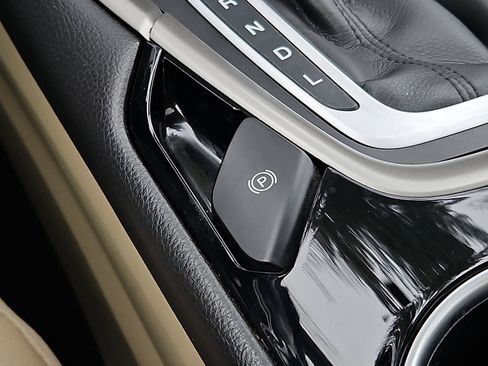 Used 2013 Ford Fusion SE image 24