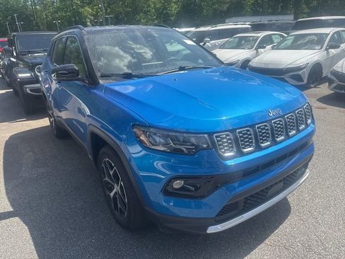 Used 2024 Jeep Compass Limited AWD/4WD image 3