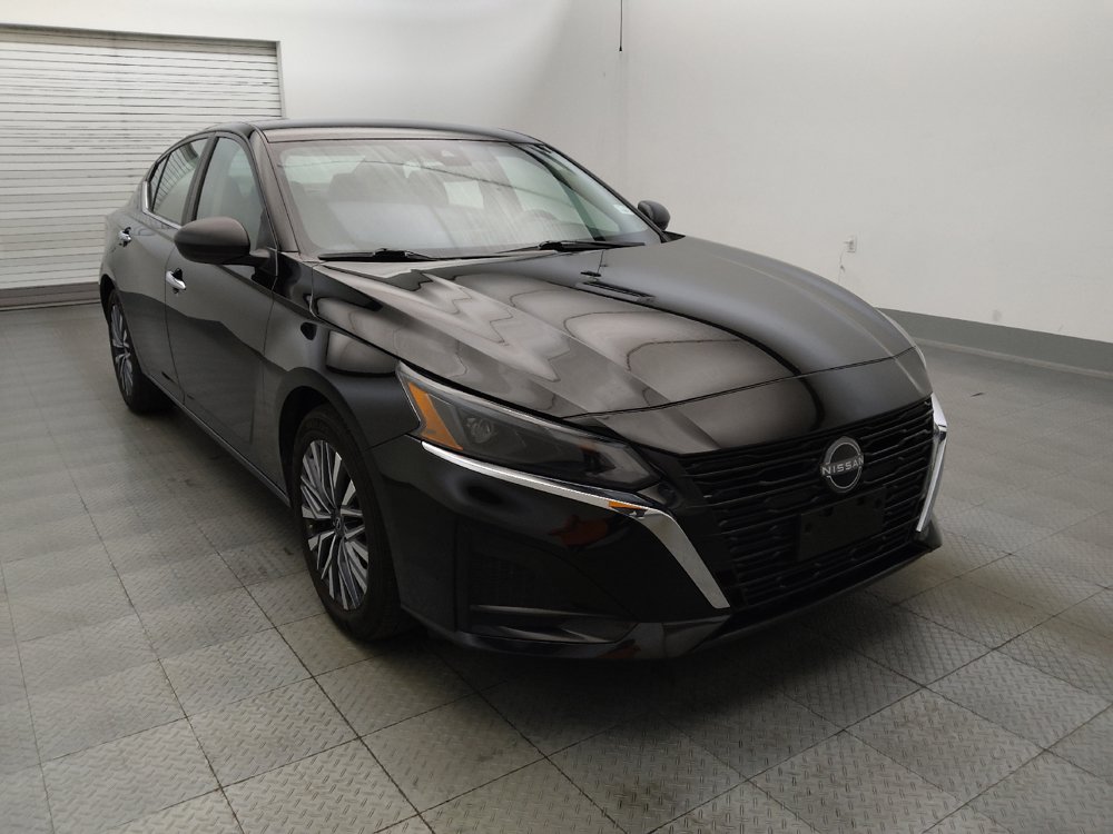 Used 2025 Nissan Altima 2.5 SV FWD image 13