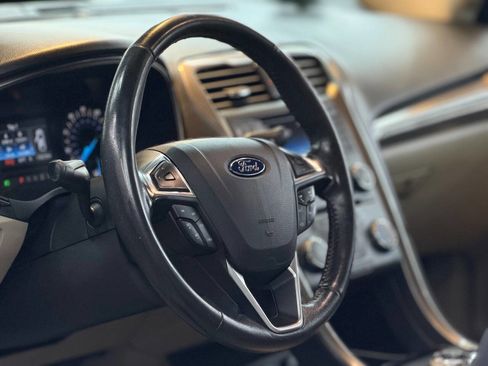 Used 2017 Ford Fusion SE image 5