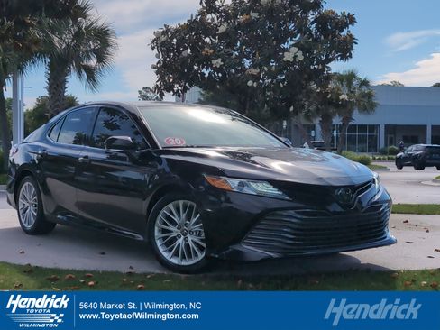 Certified 2020 Toyota Camry XLE FWD image 1