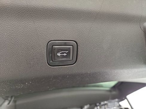 Used 2022 Chevrolet Tahoe Z71 image 34