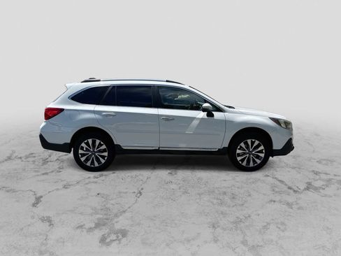 Used 2018 Subaru Outback 3.6R Touring AWD/4WD image 9