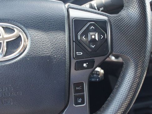 Used 2020 Toyota Tacoma TRD Off-Road AWD/4WD image 5
