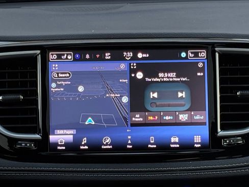 Used 2025 Chrysler Pacifica Limited FWD image 21